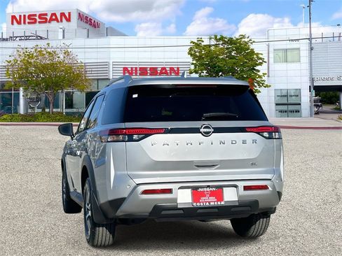 New 2025 Nissan Pathfinder SL image 3
