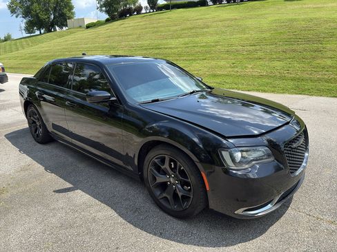 Used 2020 Chrysler 300 Touring L w/ Quick Order Package 2EF RWD image 7