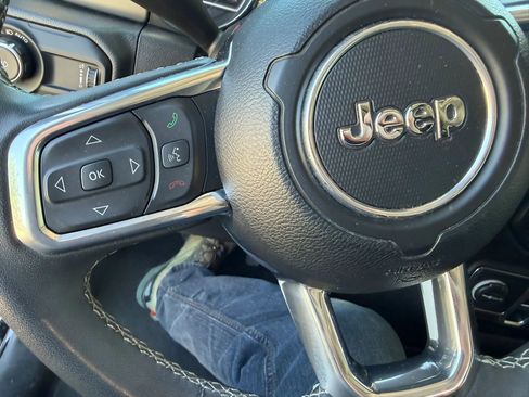Used 2023 Jeep Wrangler Unlimited Sahara AWD/4WD image 17
