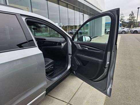 Used 2024 Cadillac XT6 Sport w/ Technology Package AWD/4WD image 10
