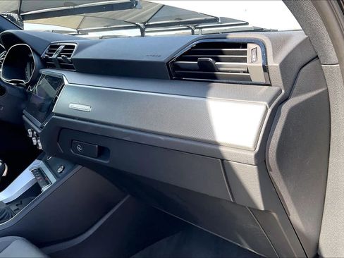 Certified 2025 Audi Q3 2.0T Premium w/ Convenience Package image 17