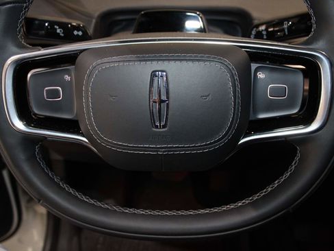 Used 2025 Lincoln Navigator Reserve w/ Jet Appearance Package image 19