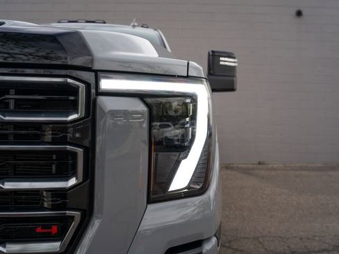 Used 2025 GMC Sierra 2500 AT4 w/ Technology Package AWD/4WD image 11