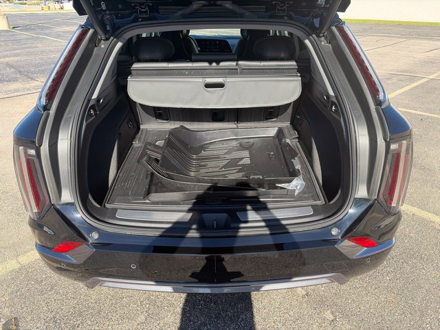 Used 2026 Cadillac Optiq Sport 2 w/ LPO, Floor Liner Package AWD/4WD image 16