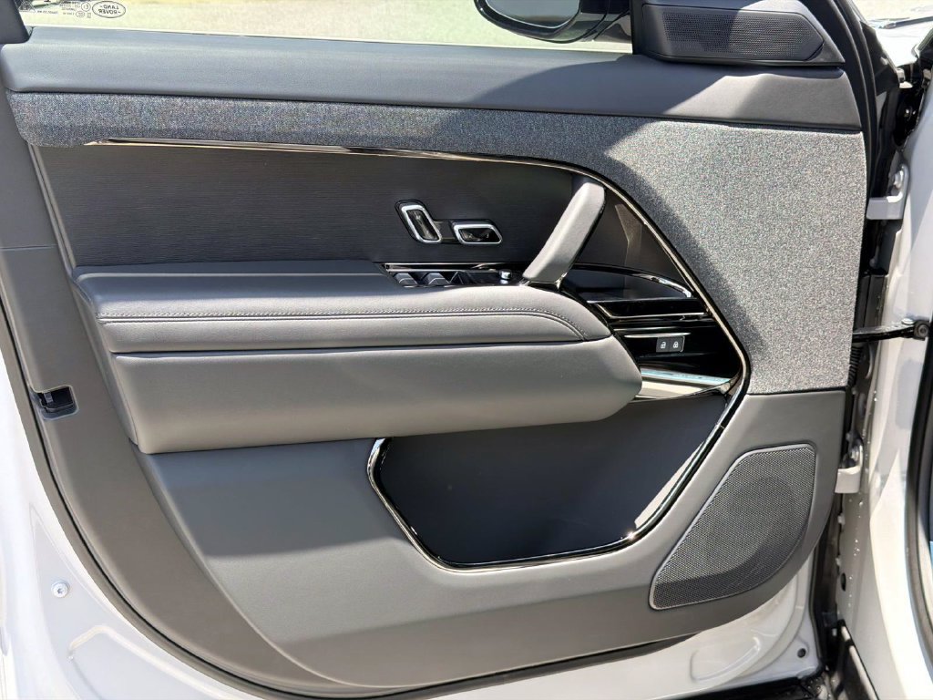 New 2026 Land Rover Range Rover Sport SE AWD/4WD image 15