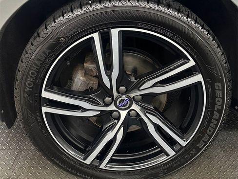 Used 2017 Volvo XC60 T6 R-Design w/ Climate Package image 8