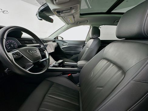 Used 2024 Audi Q8 e-tron Premium Plus w/ Premium Plus Package image 21