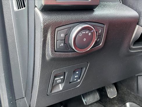Used 2018 Ford F150 Lariat w/ Equipment Group 502A Luxury AWD/4WD image 33