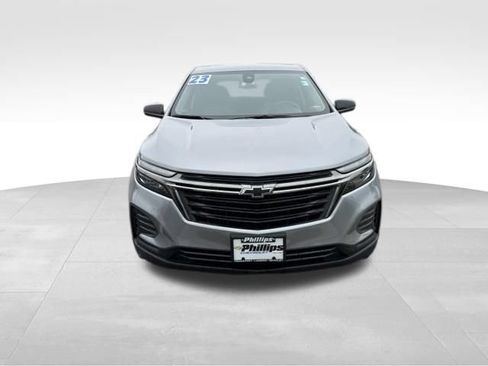 Used 2023 Chevrolet Equinox LS w/ LS Convenience Package AWD/4WD image 2