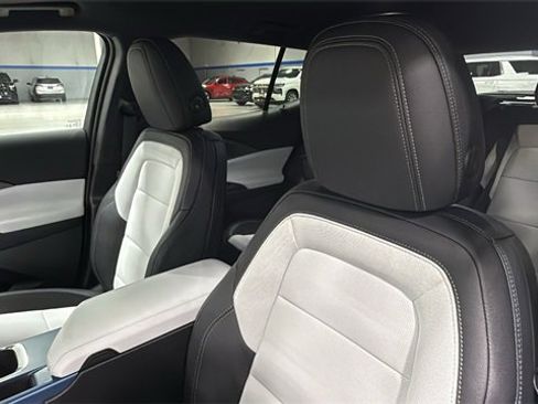 New 2026 Chevrolet Equinox EV LT image 14