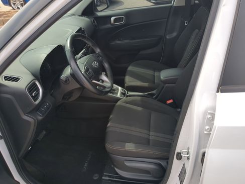 Used 2022 Hyundai Venue SEL FWD image 12