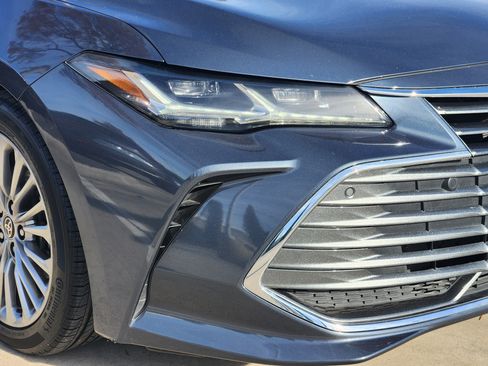 Used 2021 Toyota Avalon Limited image 6
