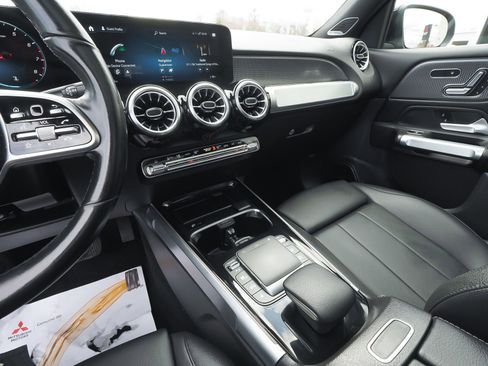 Used 2023 Mercedes-Benz GLB 250 4MATIC w/ Premium Package image 28