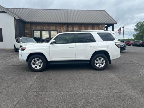 Used 2024 Toyota 4Runner SR5 image 3