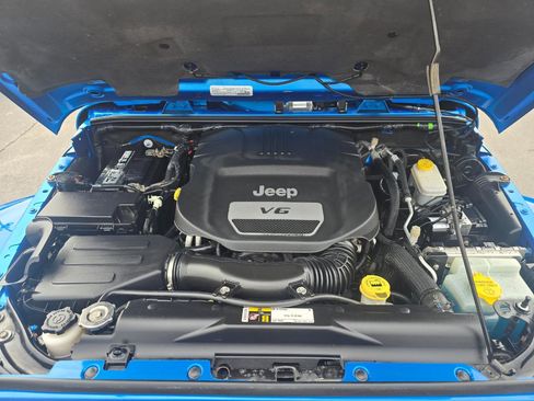 Used 2016 Jeep Wrangler Unlimited Sahara w/ Connectivity Group image 19