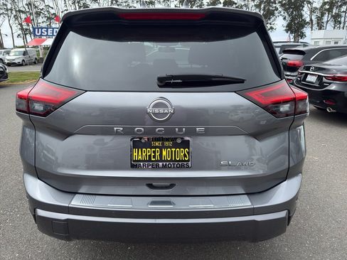 Used 2025 Nissan Rogue SL w/ Tech Package AWD/4WD image 4