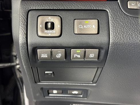 Used 2011 Lexus LS 460 AWD w/ Luxury Value Edition image 14