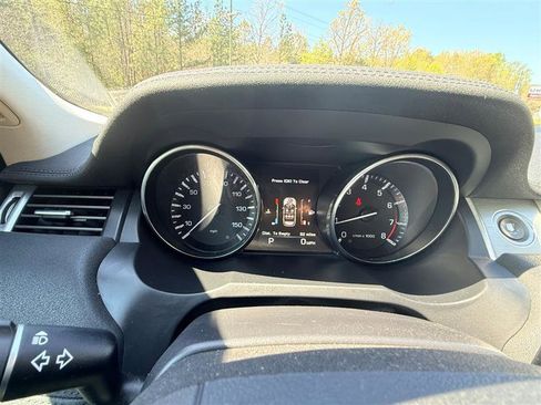 Used 2015 Land Rover Range Rover Evoque Pure image 26