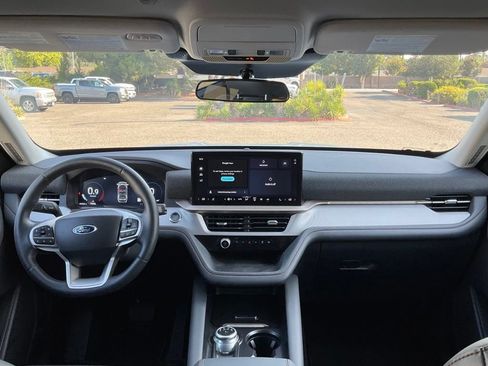 Used 2025 Ford Explorer Active w/ Active Comfort Package RWD image 29