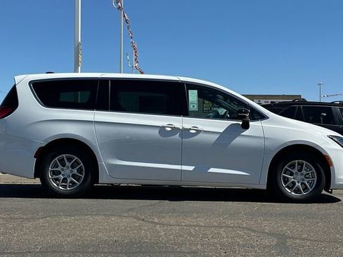 New 2027 Chrysler Pacifica Select FWD image 2