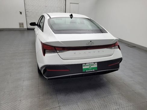 Used 2025 Hyundai Elantra SE FWD image 6