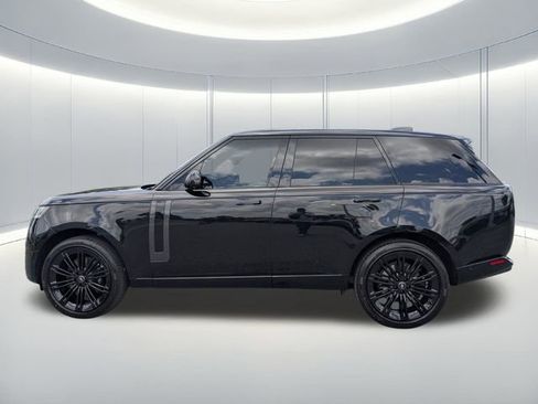 Used 2025 Land Rover Range Rover SE AWD/4WD image 2
