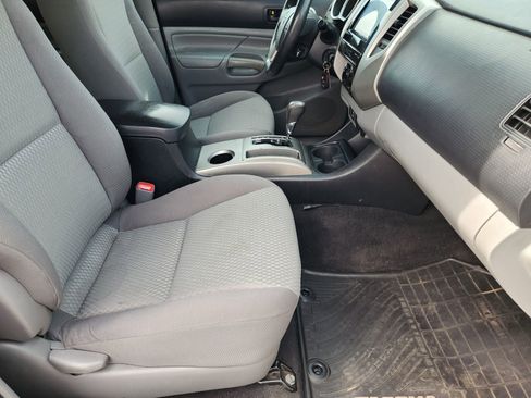 Used 2013 Toyota Tacoma PreRunner RWD image 15