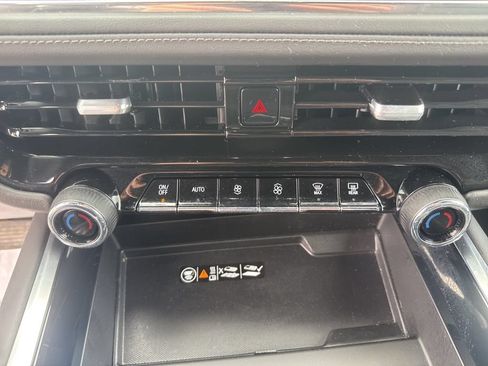 Used 2025 Chevrolet Tahoe LT AWD/4WD image 24