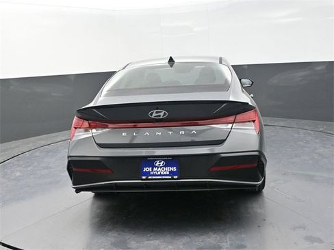New 2026 Hyundai Elantra SEL Sport image 7