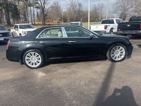 Used 2012 Chrysler 300 C image 9