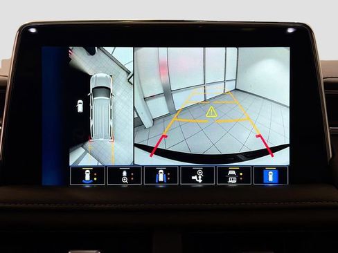 Used 2022 Chevrolet Tahoe LT w/ Luxury Package AWD/4WD image 14