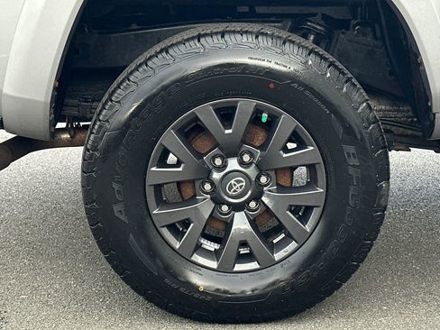 Used 2021 Toyota Tacoma SR5 RWD image 7