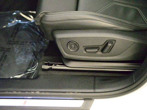 Certified 2025 Audi Q3 2.0T Premium w/ Convenience Package image 25