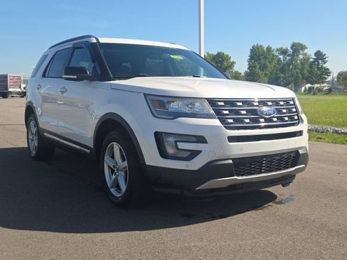 Used 2016 Ford Explorer XLT w/ Equipment Group 202A AWD/4WD image 1