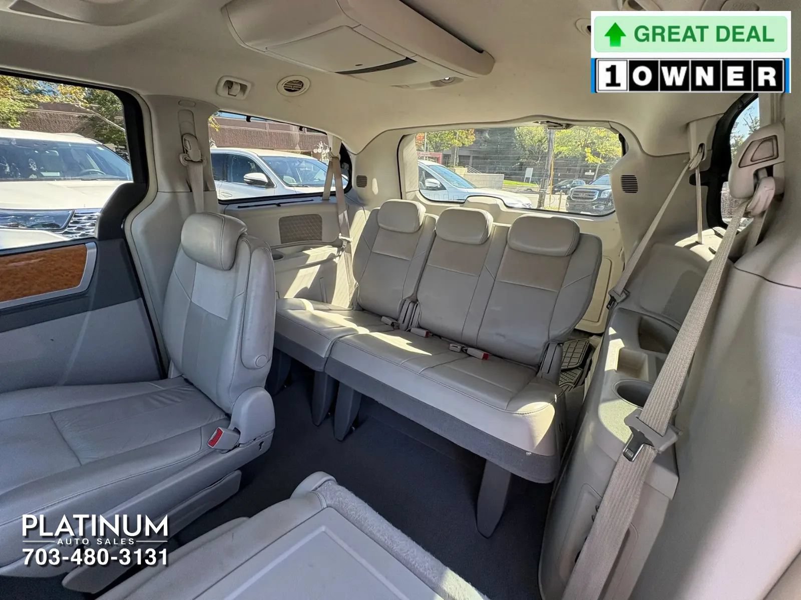 Used 2010 Chrysler Town & Country Limited w/ Entertainment Group #3 FWD image 15