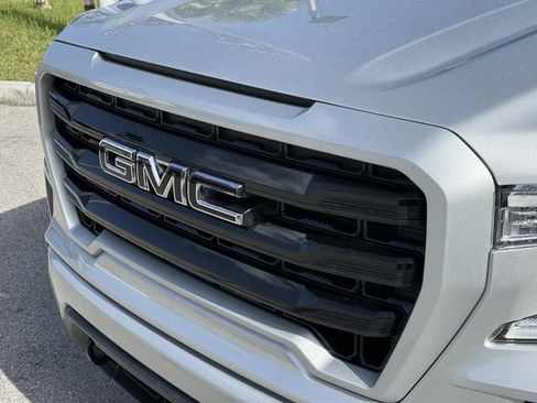 Used 2022 GMC Sierra 1500 Elevation w/ X31 Off-Road Package AWD/4WD image 6