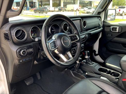 Used 2022 Jeep Wrangler Unlimited Sahara image 16