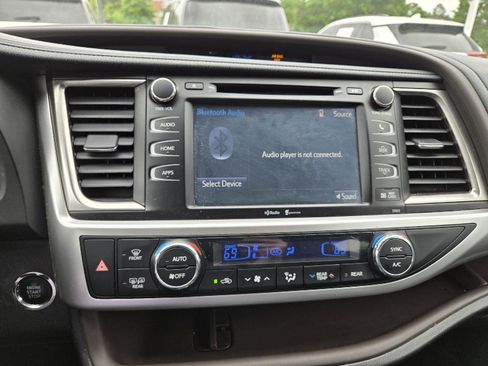 Used 2015 Toyota Highlander XLE FWD image 31