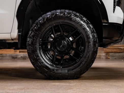 Used 2024 Chevrolet Silverado 1500 LT Trail Boss w/ LT Trail Boss Premium Package AWD/4WD image 11