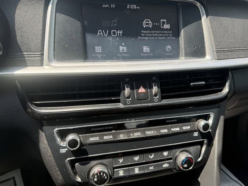 Used 2020 Kia Optima LX image 12