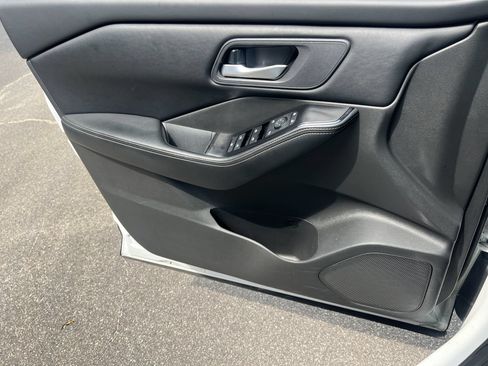 Used 2025 Nissan Rogue SV AWD/4WD image 13