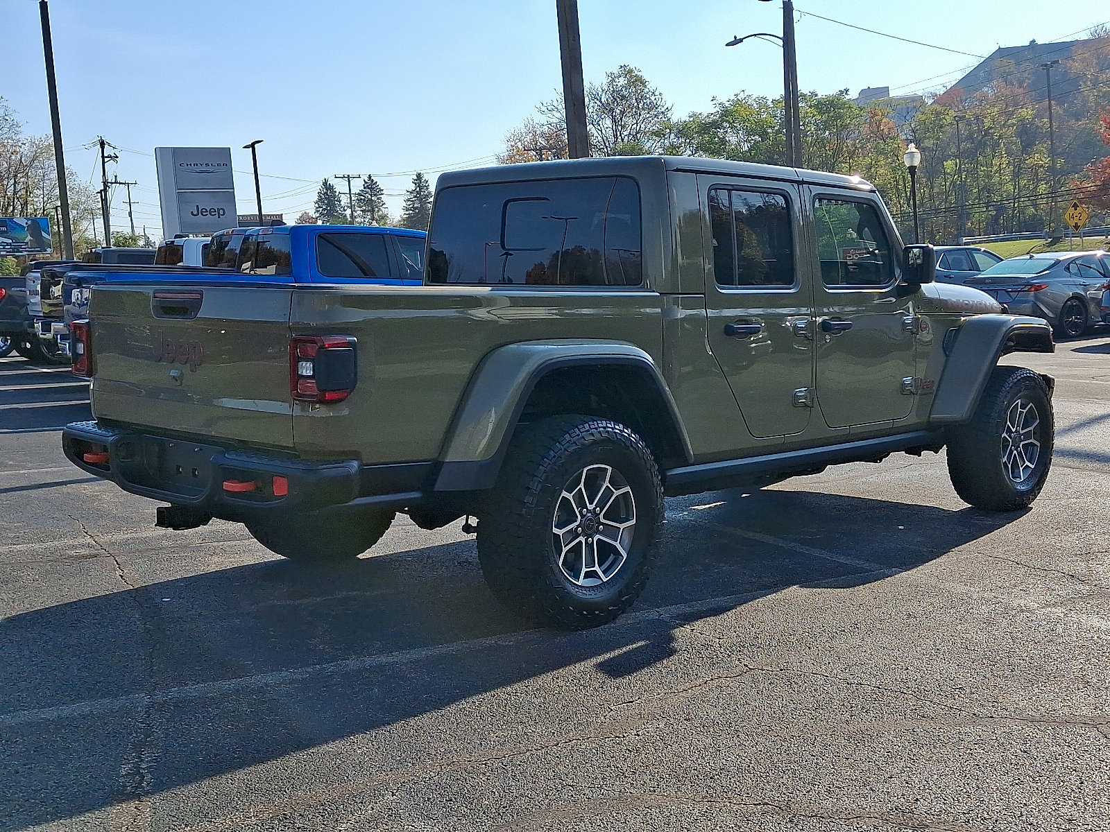 Used 2025 Jeep Gladiator Mojave AWD/4WD image 4