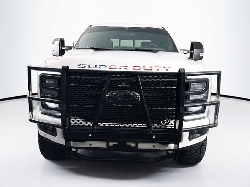 Used 2025 Ford F350 Platinum w/ FX4 Off-Road Package image 2