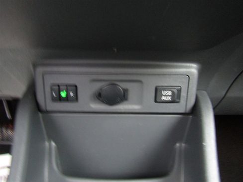 Used 2012 Toyota Prius V image 28