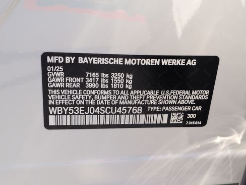 Used 2025 BMW i7 xDrive60 AWD/4WD image 35
