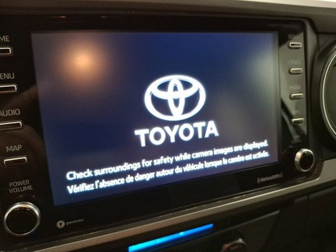 Used 2023 Toyota Tacoma TRD Off-Road image 20