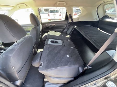 Used 2017 Nissan Rogue SV image 38