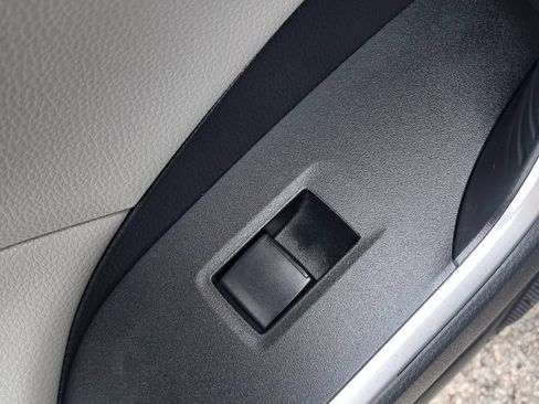 Used 2019 Toyota RAV4 XLE w/ Convenience Package AWD/4WD image 17