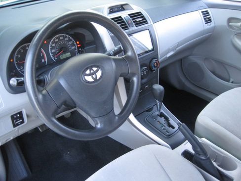 Used 2013 Toyota Corolla L FWD image 19