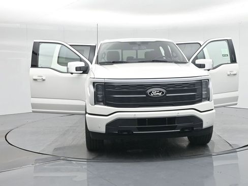 New 2025 Ford F150 Lightning Platinum w/ Dark Elements Package image 33